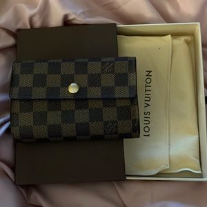 Louis Vuitton Damier Ebene Pattern Alexandra Wallet